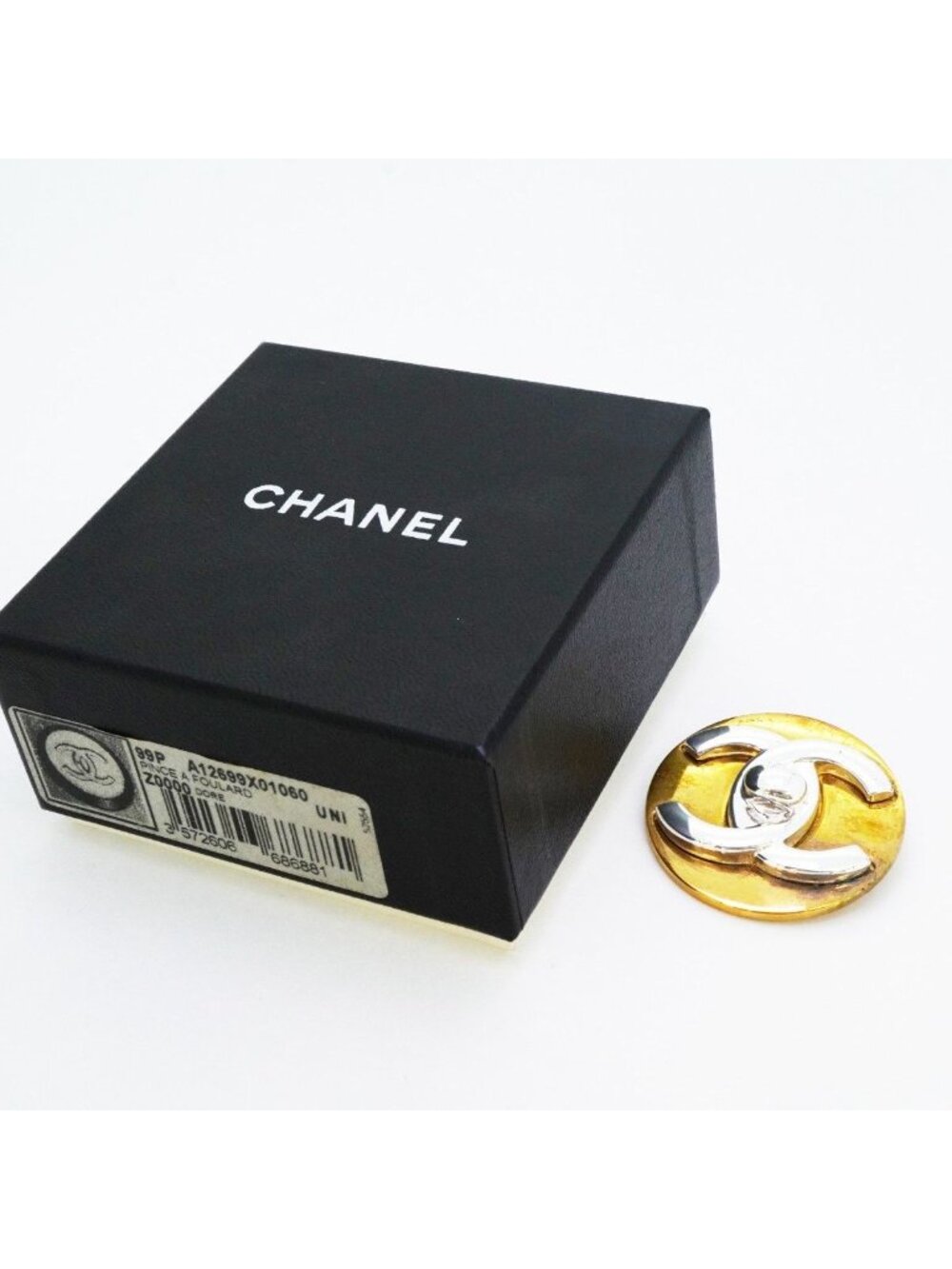 Chanel Brooch CC Logo Turnlock Round - Picture 7 of 7